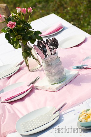 Tischdekoration Idee Kindergeburtstag im Freien